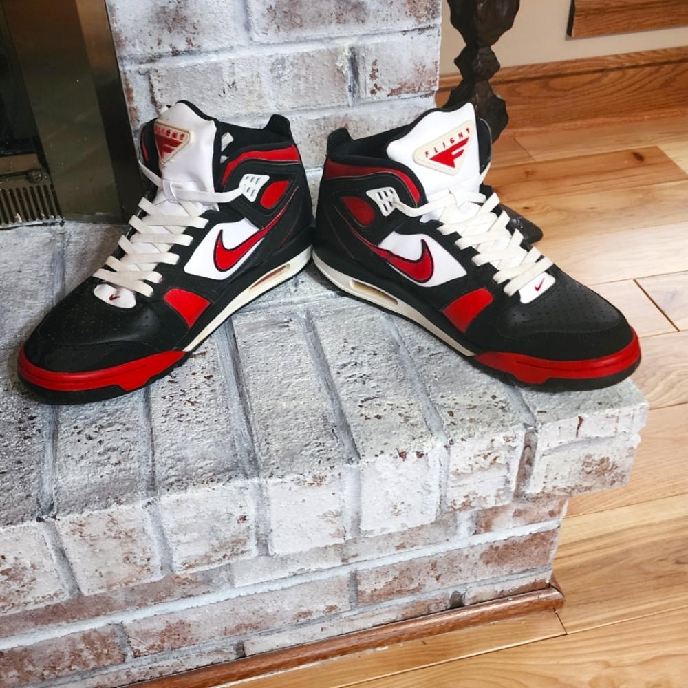 VINTAGE  2011 NIKE AIR FLIGHT SNEAKERS